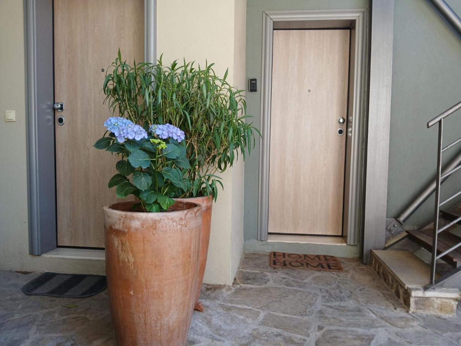 Quiet Urban Studio With Private Backyard Thessaloniki Exterior foto